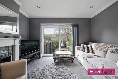 2 bedroom maisonette for sale, Deepdene Court, London