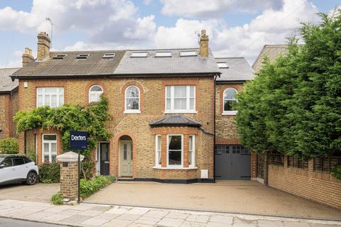 undefined, Uxbridge Road, Hampton TW12