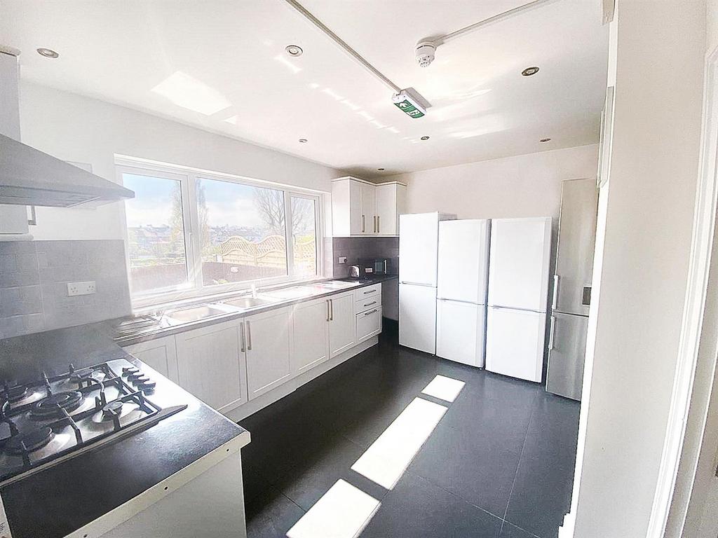 Kitchen (2)