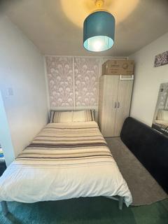 3 bedroom flat for sale, Edgware HA8