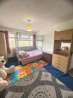3 bedroom flat for sale, Edgware HA8