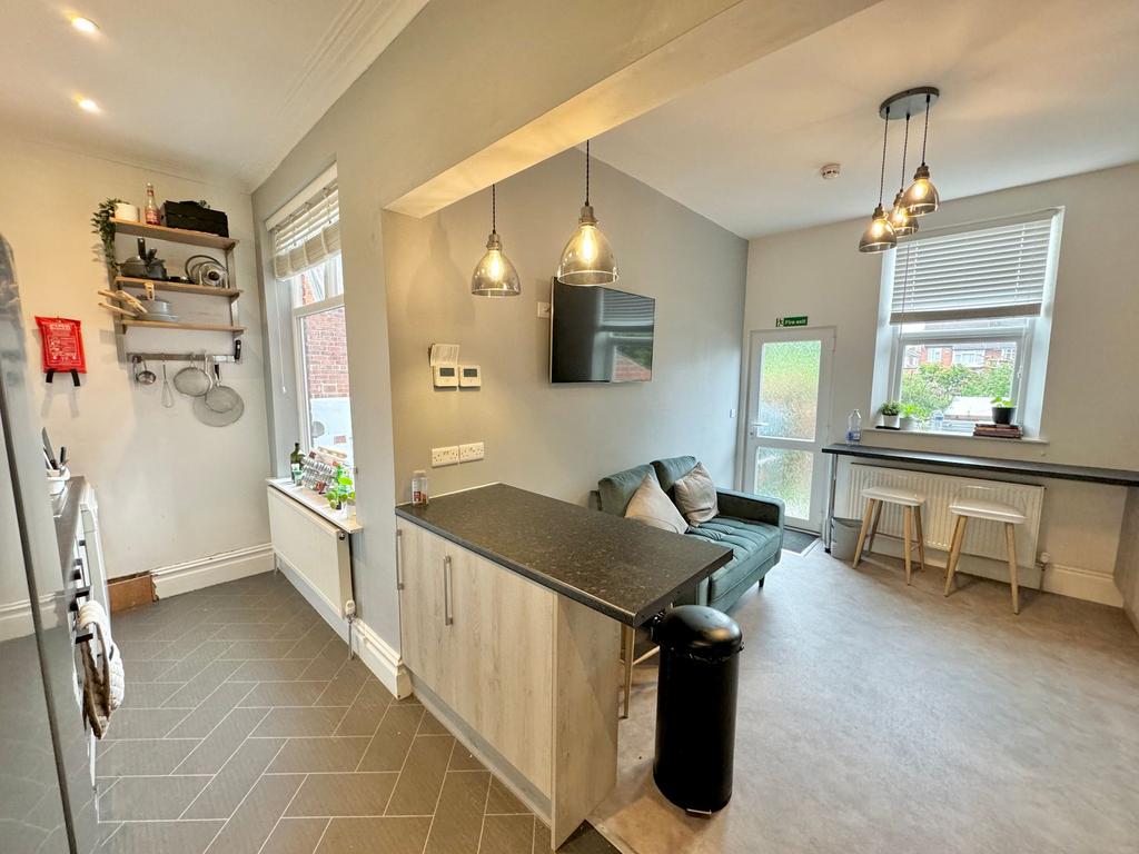 Kitchen &amp; Living Area