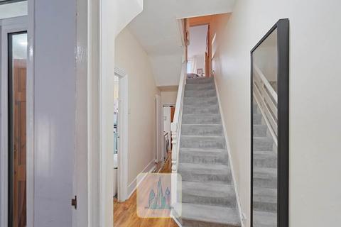 3 bedroom house to rent, St. Olaves Road, London