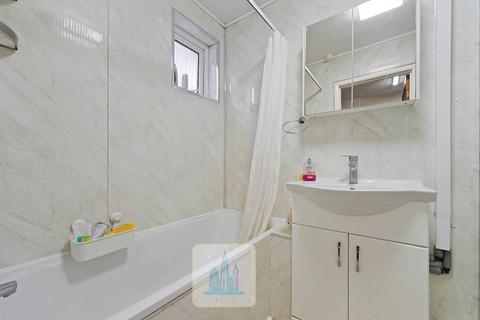 3 bedroom house to rent, St. Olaves Road, London