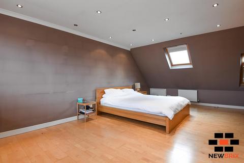 undefined, Cheyne Hill, Surbiton KT5