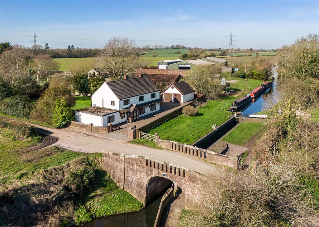 Awbridge Cottage-drone-1.jpg
