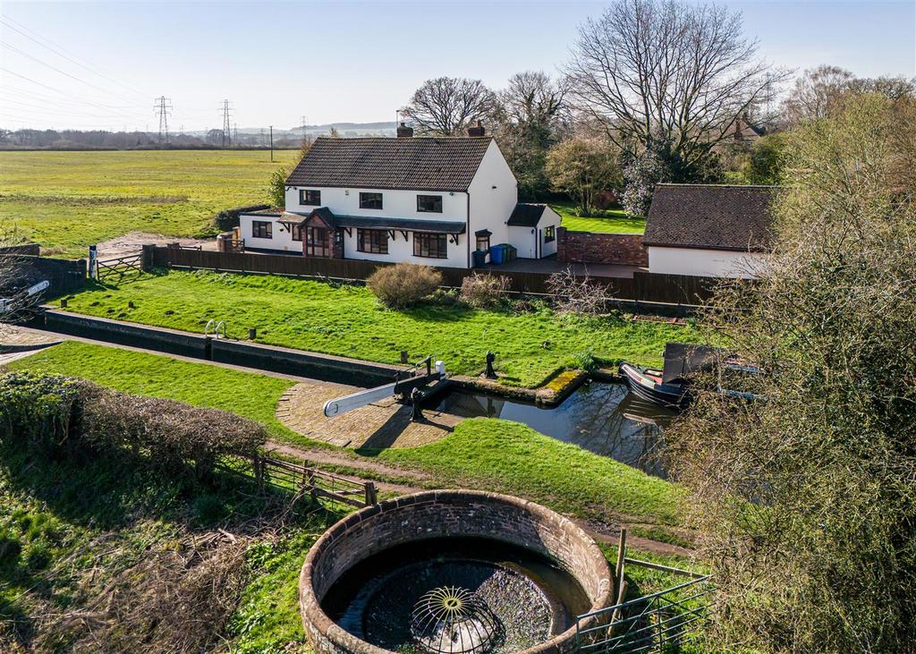 Awbridge Cottage-drone-4.jpg