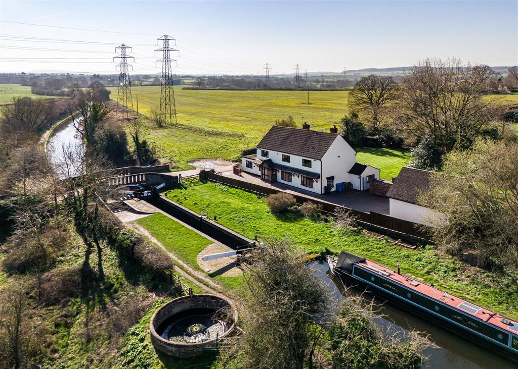 Awbridge Cottage-drone-5.jpg