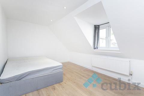 3 bedroom flat to rent, Deptford High Street, London SE8