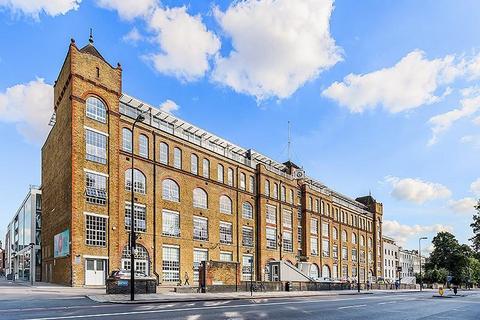 Studio to rent, 139 Clapham Road, Stockwell, London SW9