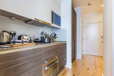 Studio to rent, 139 Clapham Road, Stockwell, London SW9