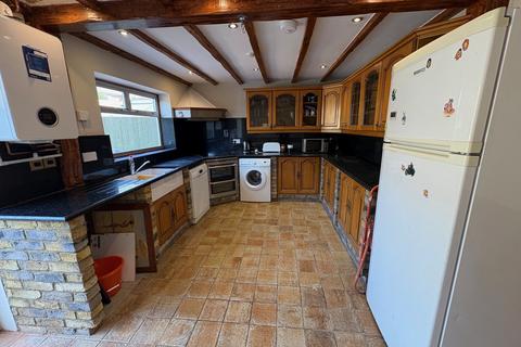 3 bedroom house to rent, Chertsey Rise, Stevenage, SG2