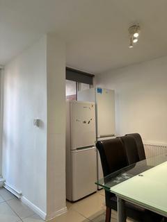4 bedroom flat share to rent, Bruckner Street, London W10