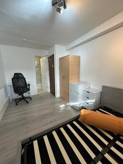 4 bedroom flat share to rent, Bruckner Street, London W10