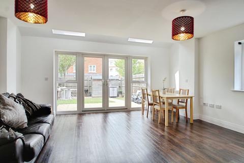 undefined, Meyers Close, Langley SL3
