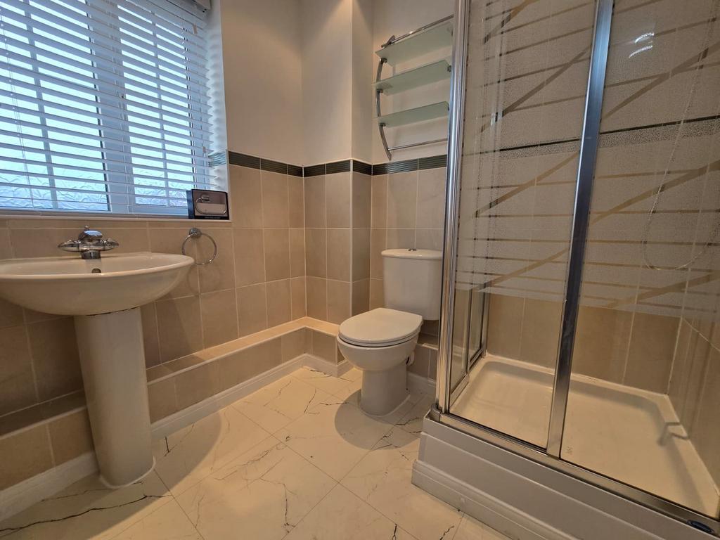 2nd floor en suite