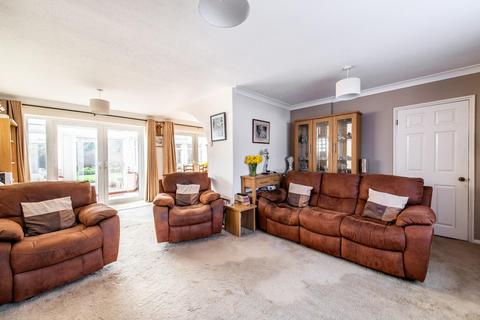 3 bedroom detached house for sale, Warwick gardens, Meopham