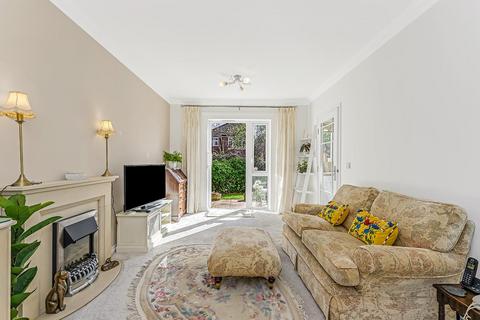 1 bedroom retirement property for sale, King Henry Lodge, Chingford