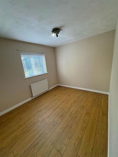 2 bedroom flat to rent, School Street, Cleckheaton