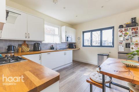 3 bedroom flat for sale, Dunstans Road, London
