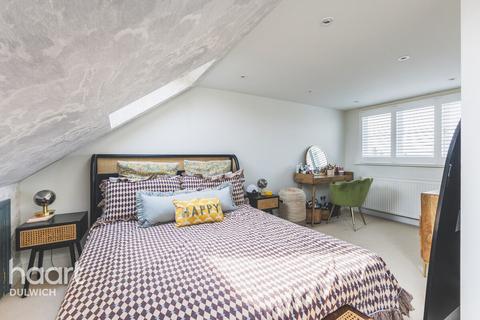 3 bedroom flat for sale, Dunstans Road, London