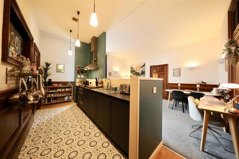 2 bedroom apartment for sale, Lowgate, Hull