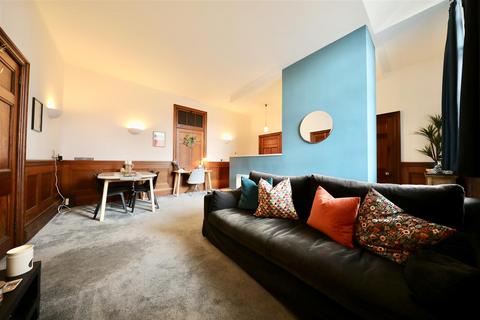2 bedroom apartment for sale, Lowgate, Hull