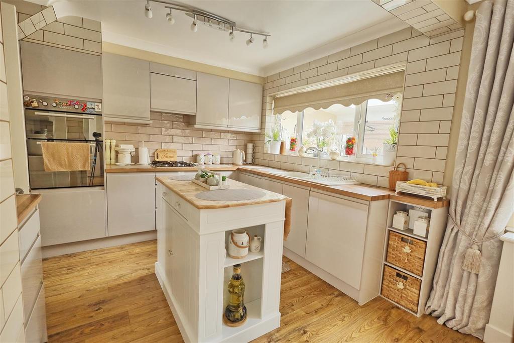 Kitchen/dining