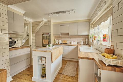 3 bedroom semi-detached house for sale, Martins Drive, Waltham Cross EN8