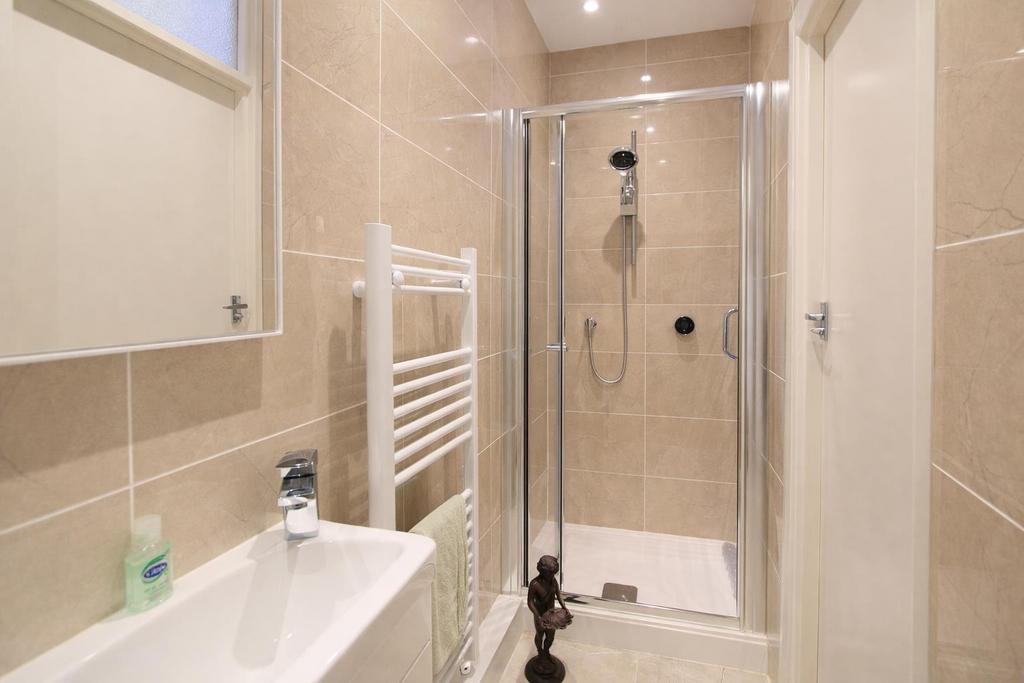 Ensuite b.JPG