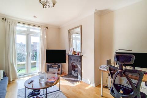 1 bedroom flat for sale, Coleridge Road, London, N4