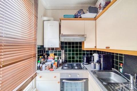 1 bedroom flat for sale, Coleridge Road, London, N4