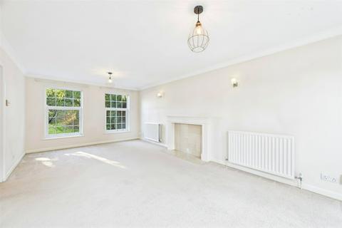 4 bedroom detached house for sale, Avenue Road, Farnborough, Hampshire, GU14