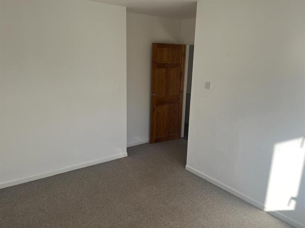 Bedroom a.jpg