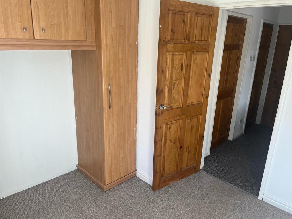 Bedroom 1.jpg