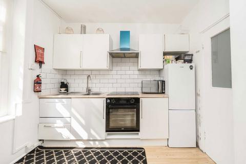 3 bedroom flat to rent, Lyons Place, London NW8