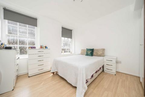 3 bedroom flat to rent, Lyons Place, London NW8