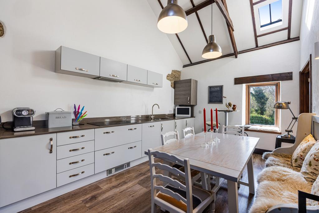A08 - 4 Meadow Court Barns Stokenham - 260319