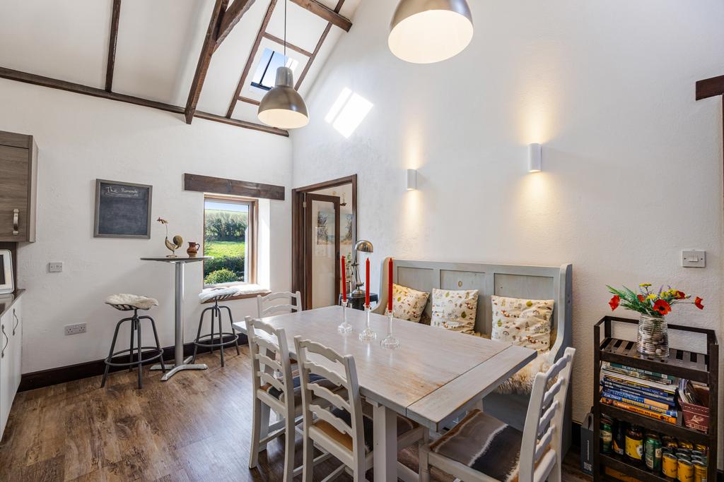 A09 - 4 Meadow Court Barns Stokenham - 260319