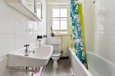 1 bedroom flat for sale, Latchmere Road, Battersea, London, SW11