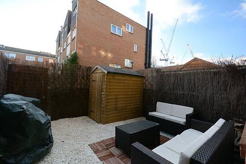 undefined, Chatham Street, Elephant and Castle, London, SE17
