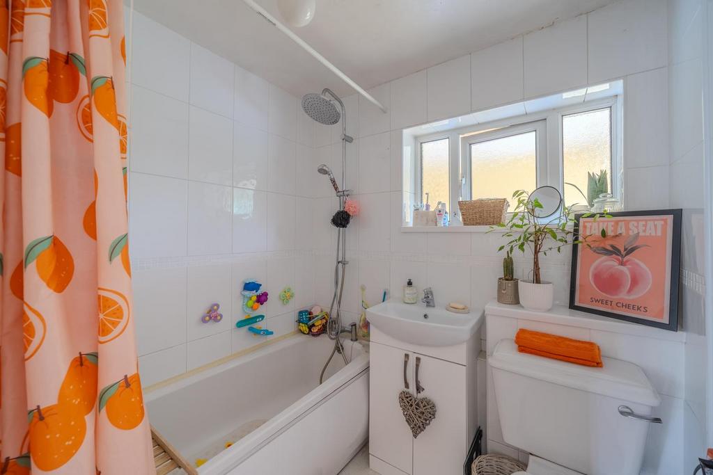 51 Ledbrooke Close-8.jpg