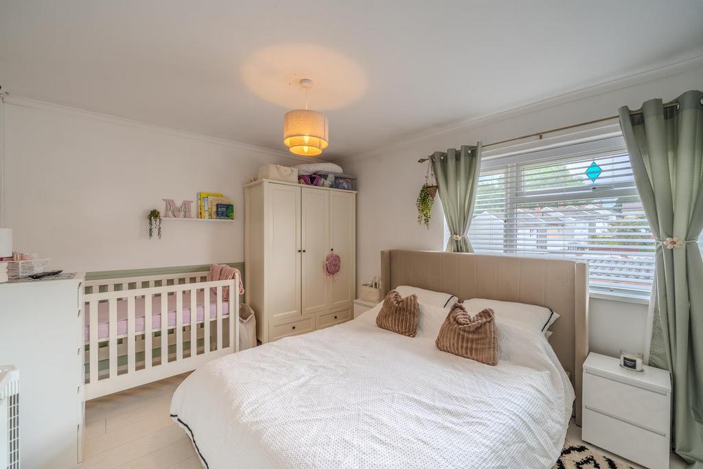 51 Ledbrooke Close-1.jpg