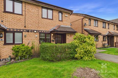 2 bedroom terraced house to rent, Caldon Close, Manchester M30
