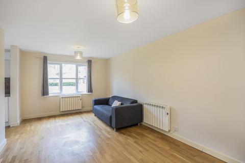 2 bedroom ground floor flat to rent, 64 Ash Walk Sudbury Avenue