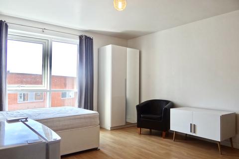 Studio to rent, The Round House, Portsmouth, PO1