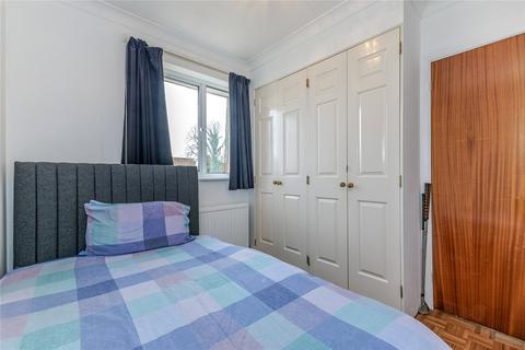2 bedroom flat to rent, Station Approach, Sunbury-on-Thames, Surrey, TW16