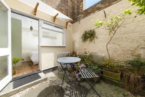 3 bedroom flat to rent, Grafton Terrace, London
