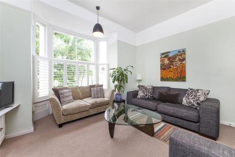 3 bedroom flat to rent, Grafton Terrace, London