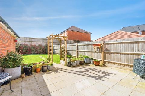 3 bedroom semi-detached house for sale, Kingsmead Avenue, Chichester, West Sussex, PO19